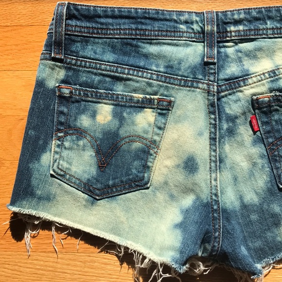LEVIS Bleached Tie Dye Boho SUPERLOW Summer Beach Cut Off Jean Shorts Sz 30 - Picture 8 of 14